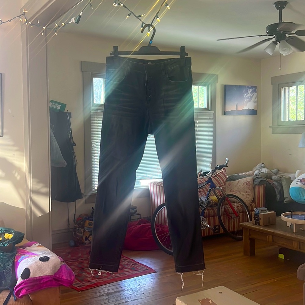 Black skinny jeans. Capri length. Womens size 27. Brand is STSBlue. Button up!